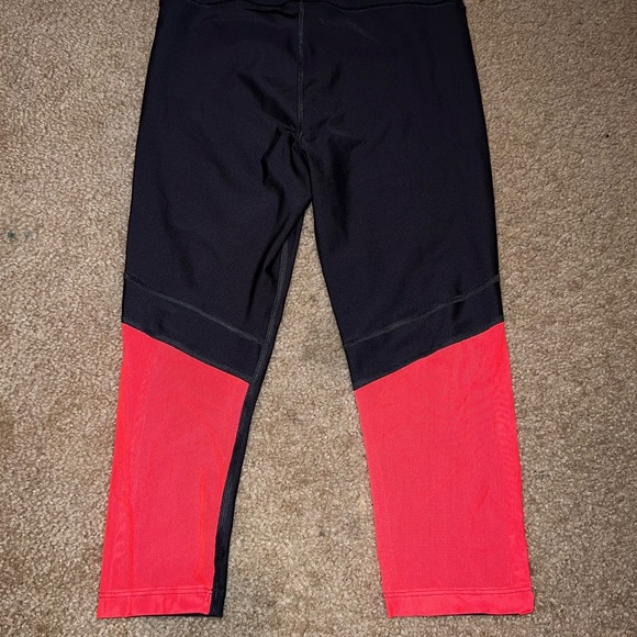 Under Armour Leggings Small - Dark Gray/Charcoal & Coral Mesh - Picture 3 of 6